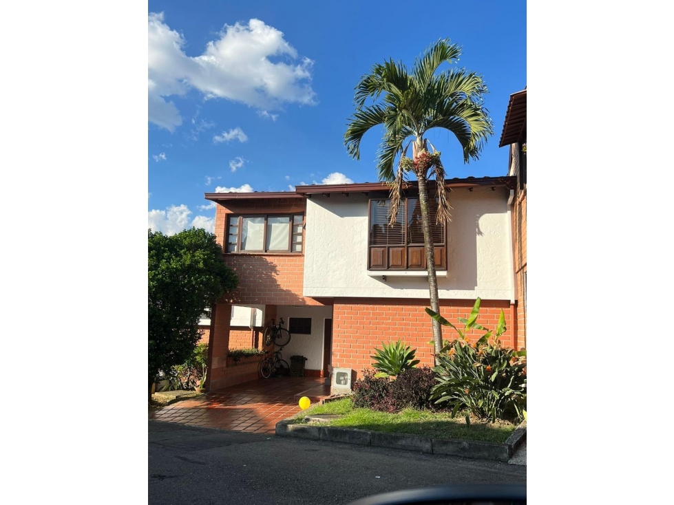 Venta de casa reformada en Envigado, Loma del Escobero
