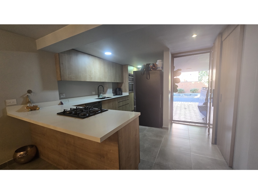 Venta de casa en Envigado cerca al Colegio Benedictinos La Abadía — foto 2