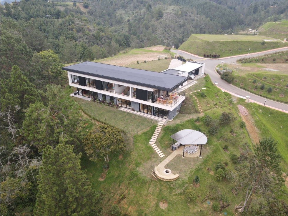 Casa para la Venta en El Retiro Antioquia - 1
