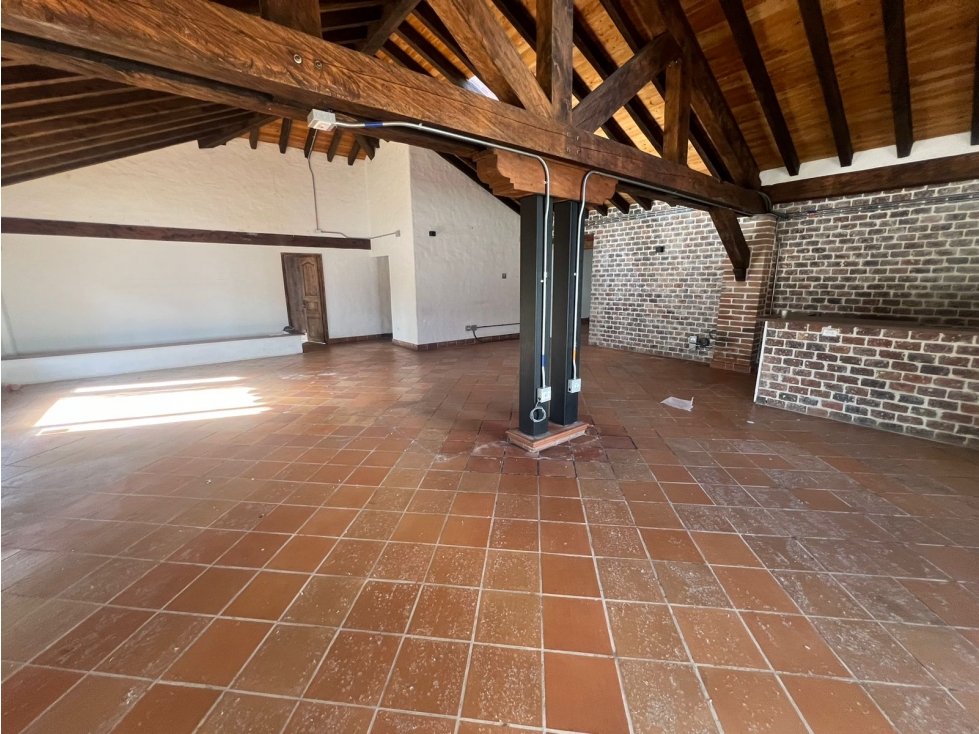 Lote comercial con casa u oficinas en Llanogrande - 3
