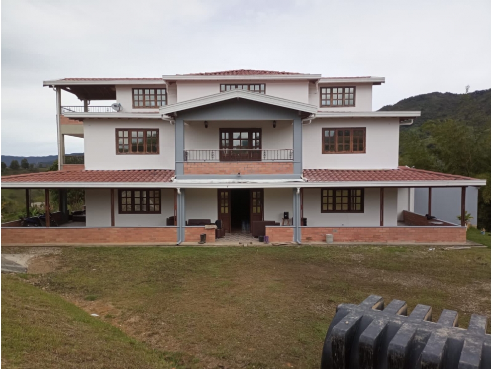 Casa para la Venta en El Peñol Antioquia - 2