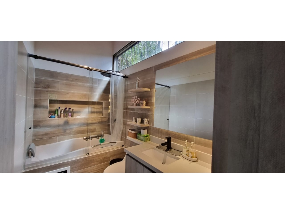 Casa en Arriendo en Envigado sector Loma del Escobero — foto 2