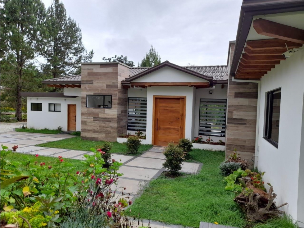 Casa en Arriendo en Santa Elena