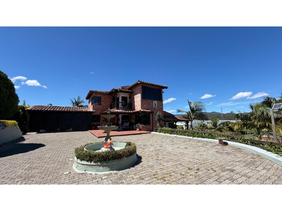 Casa Campestre en Venta Vía la Ceja Rionegro con Pesebreras