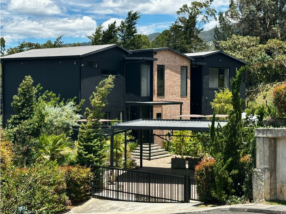 Casa en Renta - El Retiro Sector La Fe