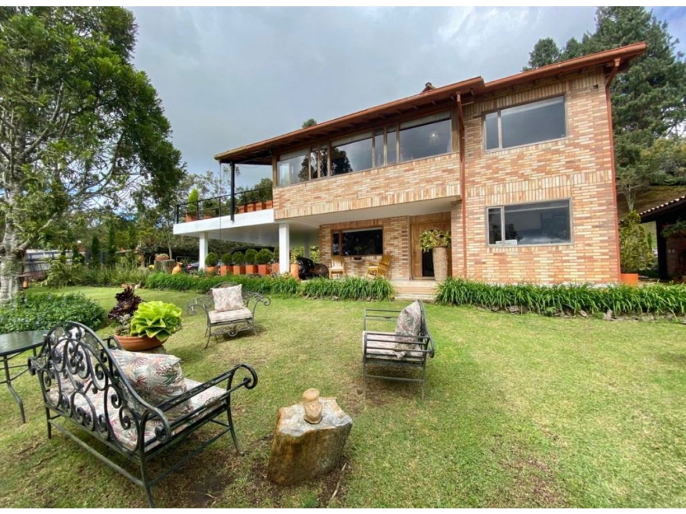 Casa en Arriendo Amoblado en Medellín Alto de Palmas