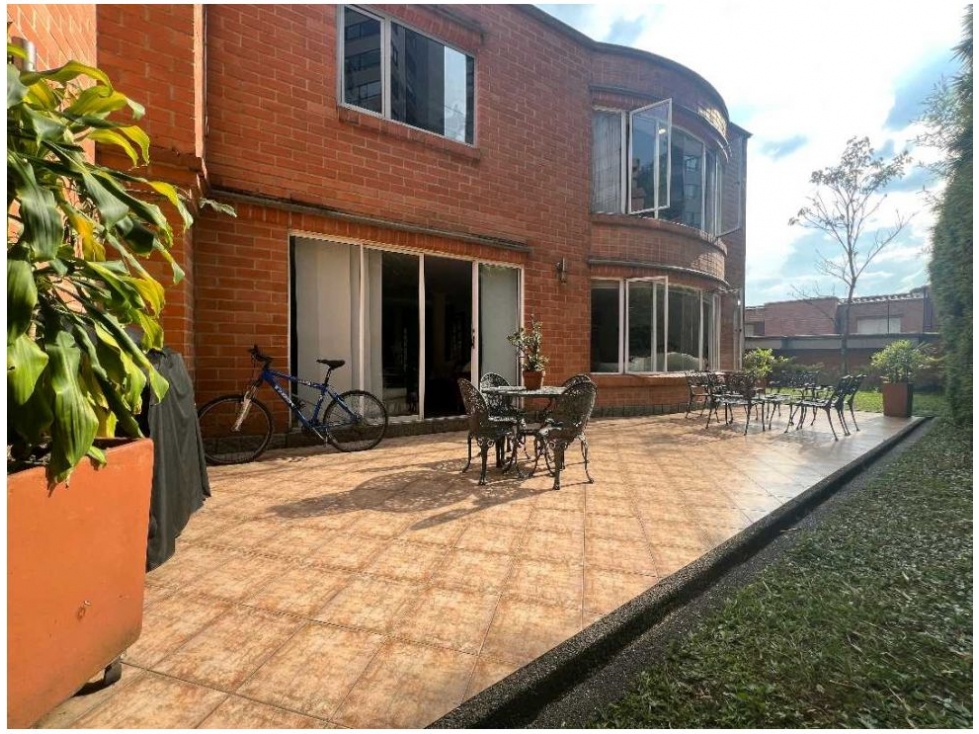 Casa En Venta en el Poblado sector La Calera