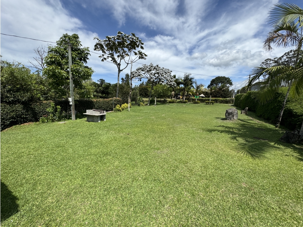 Lote con casa para uso comercial en Llanogrande — foto 4