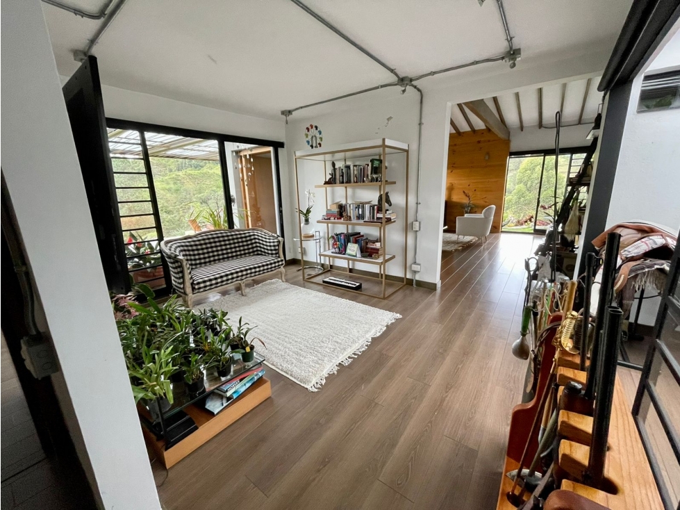 Casa para la Venta en El Retiro vía Palmas