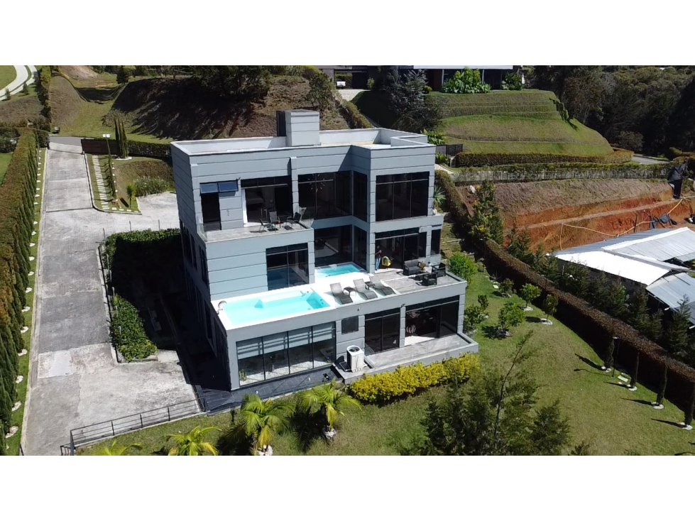 Casa en Venta via San Antonio - La Ceja con Piscina y Jacuzzi
