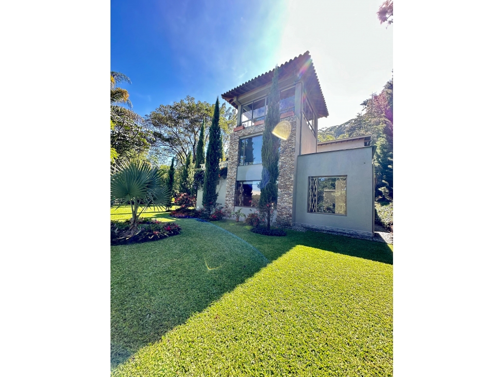 Casa Amoblada en Venta en Envigado