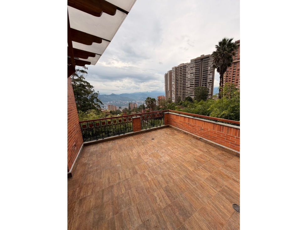 Casa en Arriendo en El Poblado sector La Calera