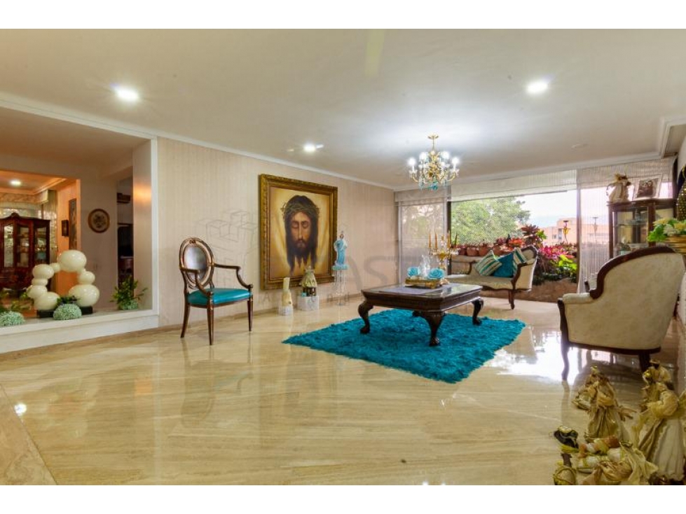 Apartamento para venta en El Poblado con precio de Oportunidad