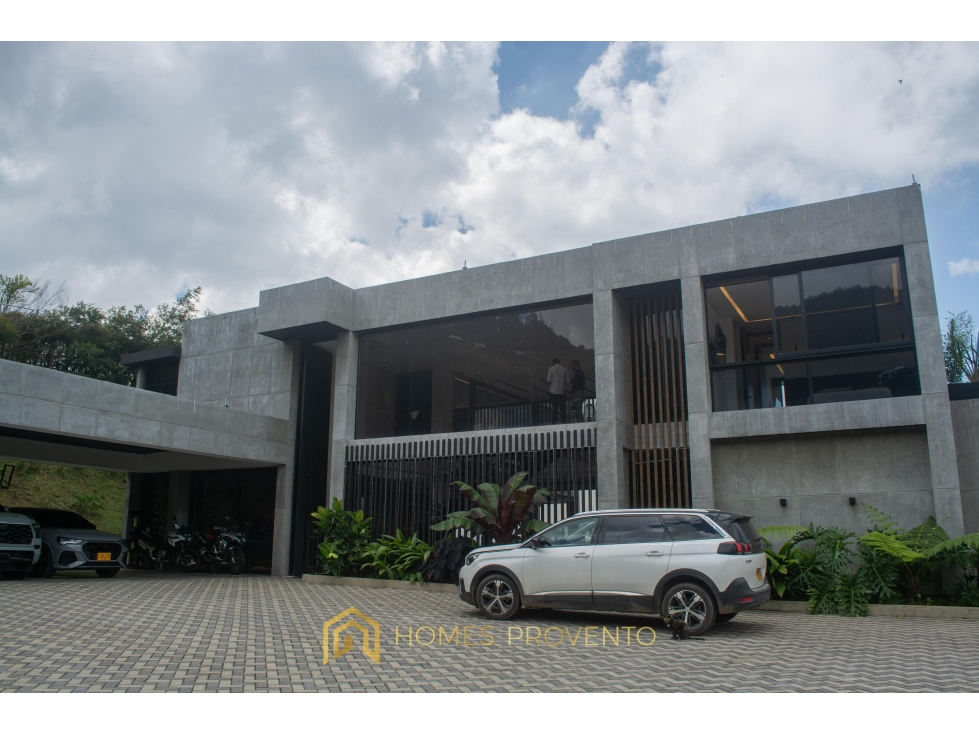 Casa de Lujo en Venta en Medellin sector Palmas
