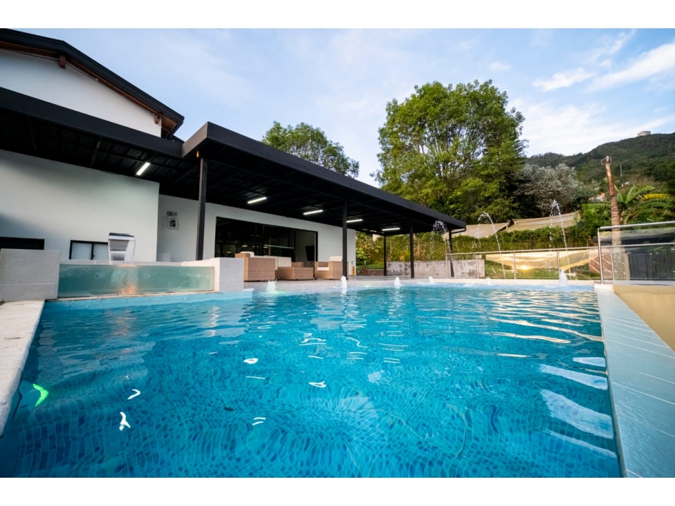 Casa con Piscina en Envigado Para Venta - Loma del Chocho — foto 4