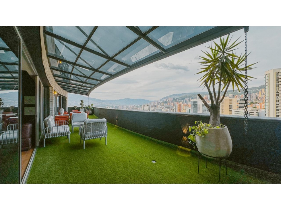 Penthouse Amoblado en Arriendo en El Poblado sector Milla de Oro — foto 2