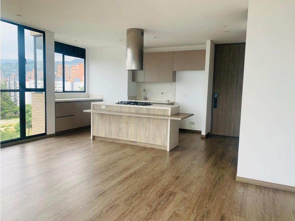 Apartamento en Arriendo en El Poblado sector Balsos — foto 2