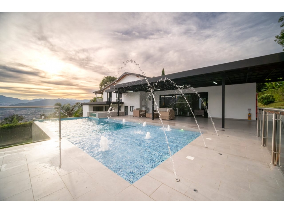 Casa con Piscina en Envigado Para Venta - Loma del Chocho — foto 5