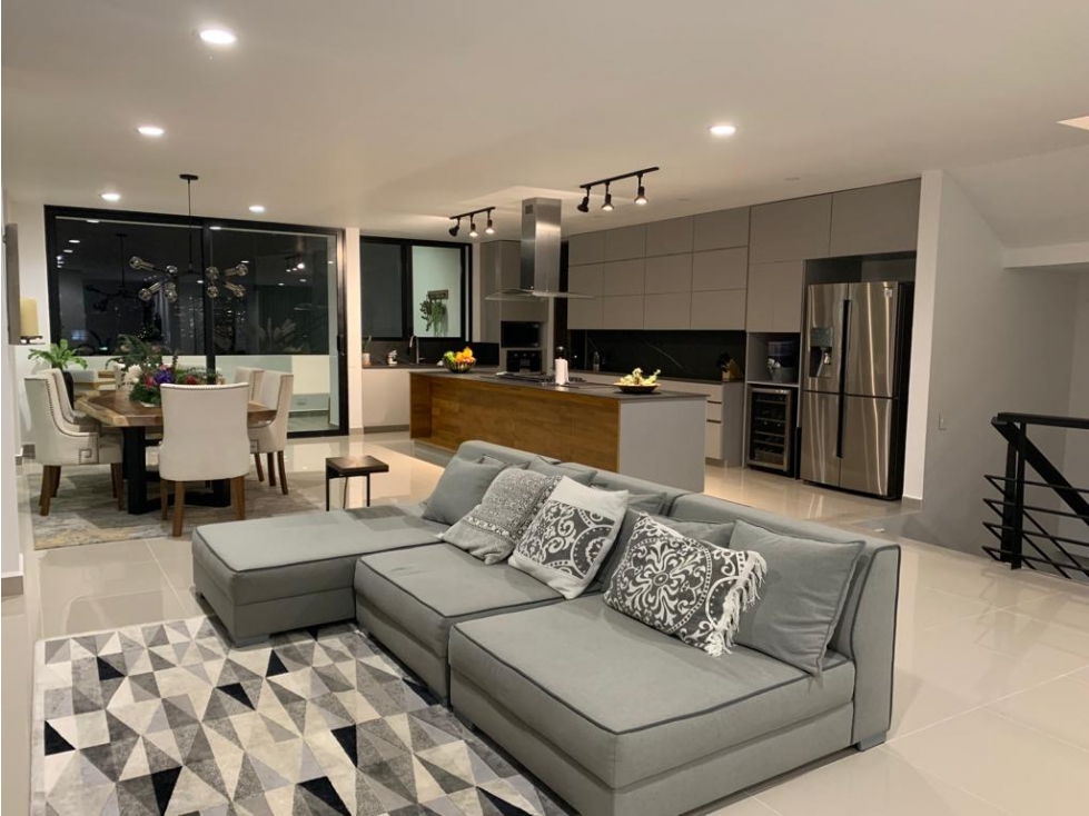 Casa para Arriendo en Medellín Altos del Poblado — foto 2