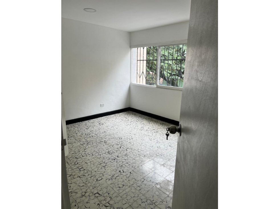 Casa comercial para arriendo en laureles Medellín — foto 4