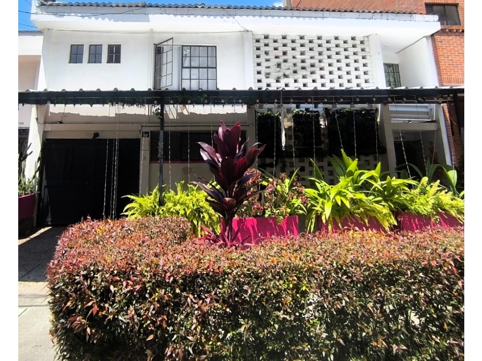 Casa lote en Laureles