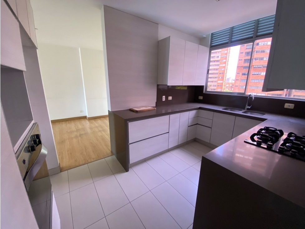 Apartamento en venta en Poblado Milla de Oro Medellin — foto 2