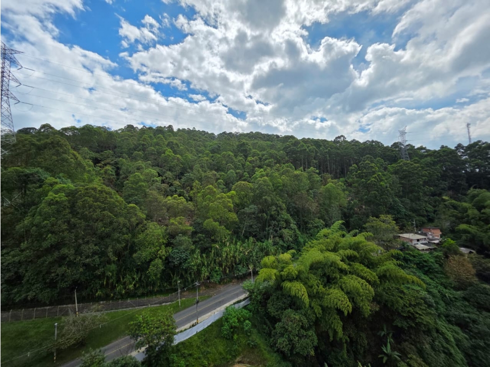 Apartamento para la venta en la Loma del Indio Medellin