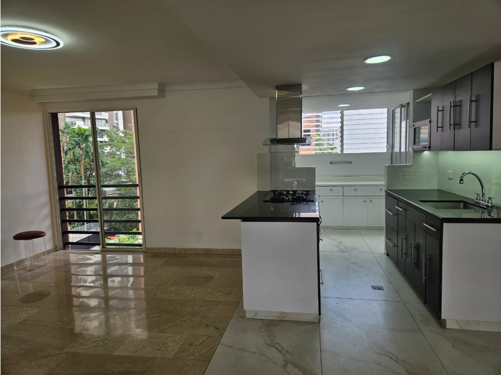Apartamento para arriendo en El Poblado Loma de Los Parra — foto 5