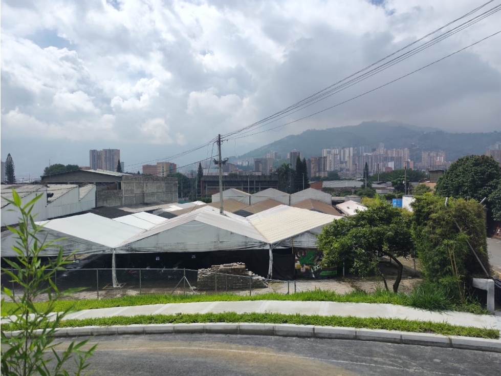 Lote para venta en Itagui cerca de fabricas Unidas - 1