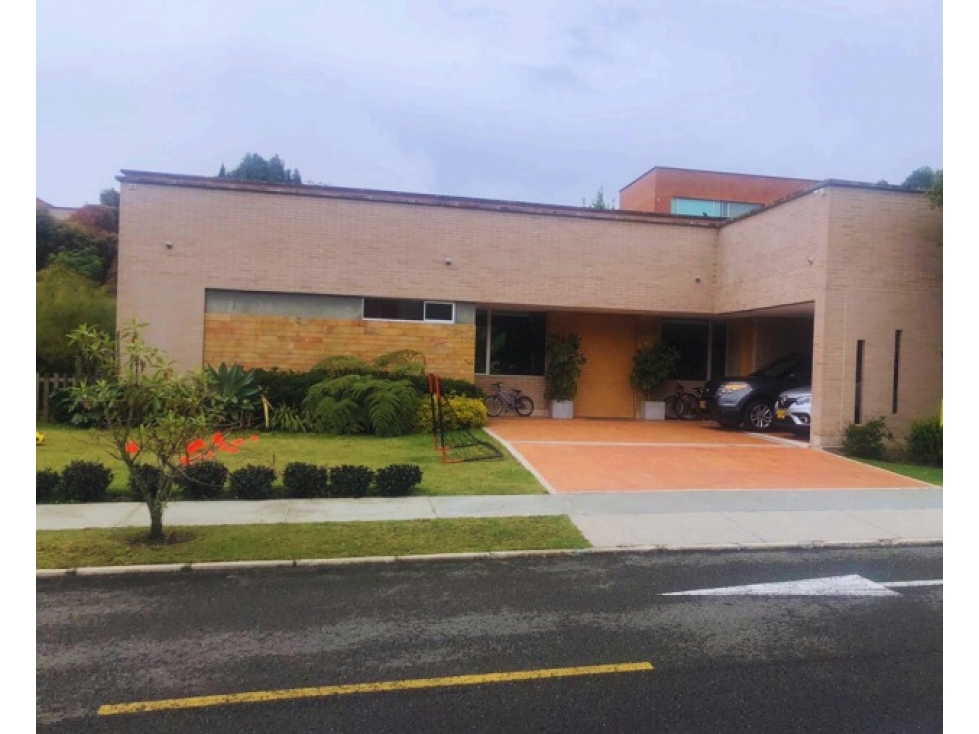 Casa en arriendo en el alto de las Palmas Envigado