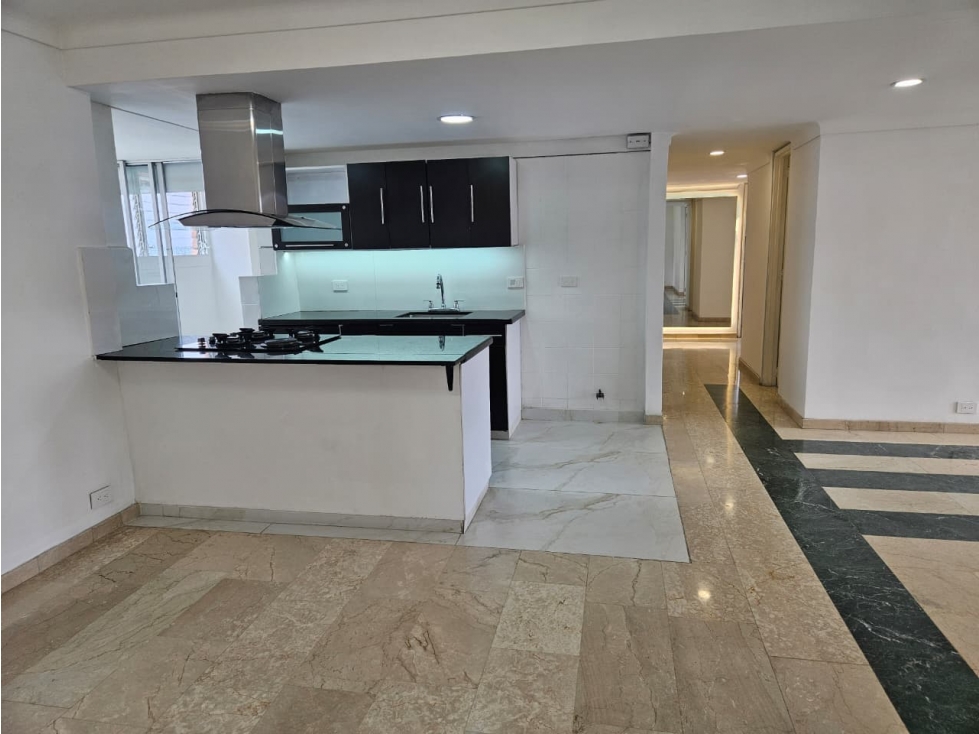 Apartamento para arriendo en El Poblado Loma de Los Parra — foto 6