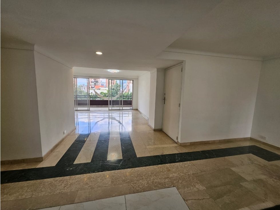 Apartamento para arriendo en El Poblado Loma de Los Parra — foto 3