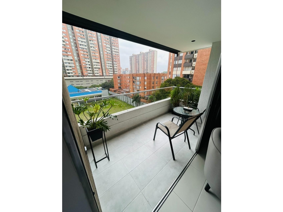 Venta De Hermoso Apartamento En Los Colores Medellín