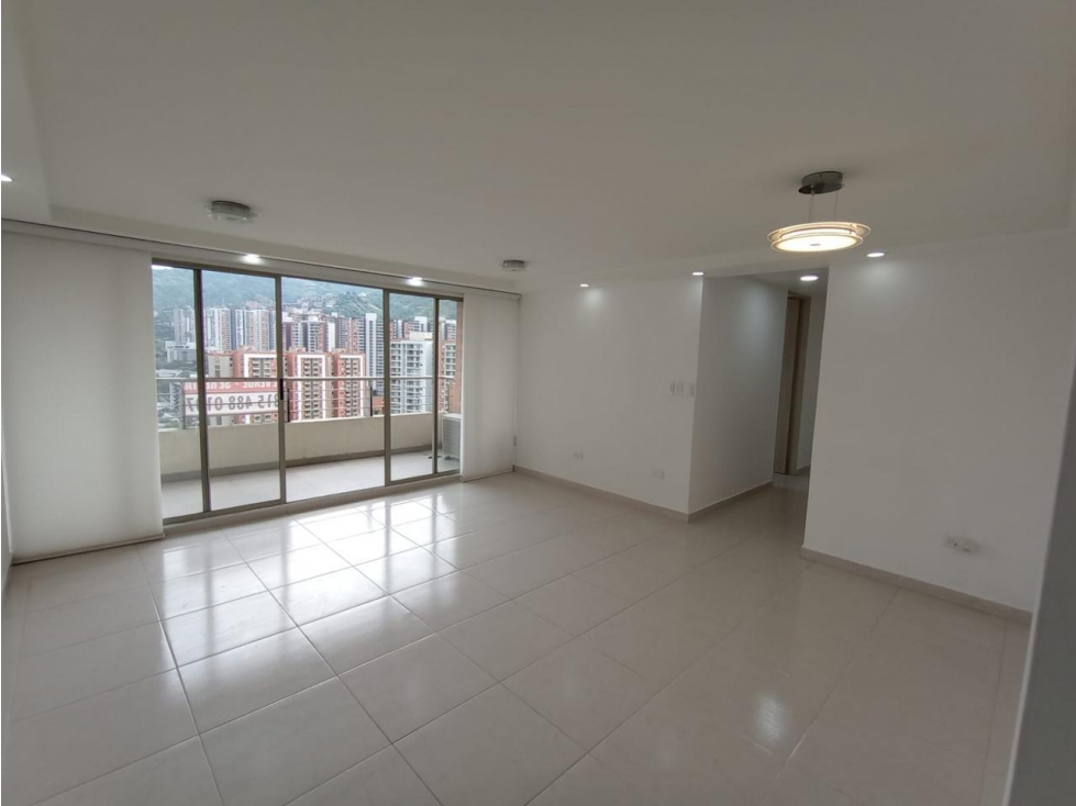 Apartamento en venta en Loma de los Bernal — foto 2