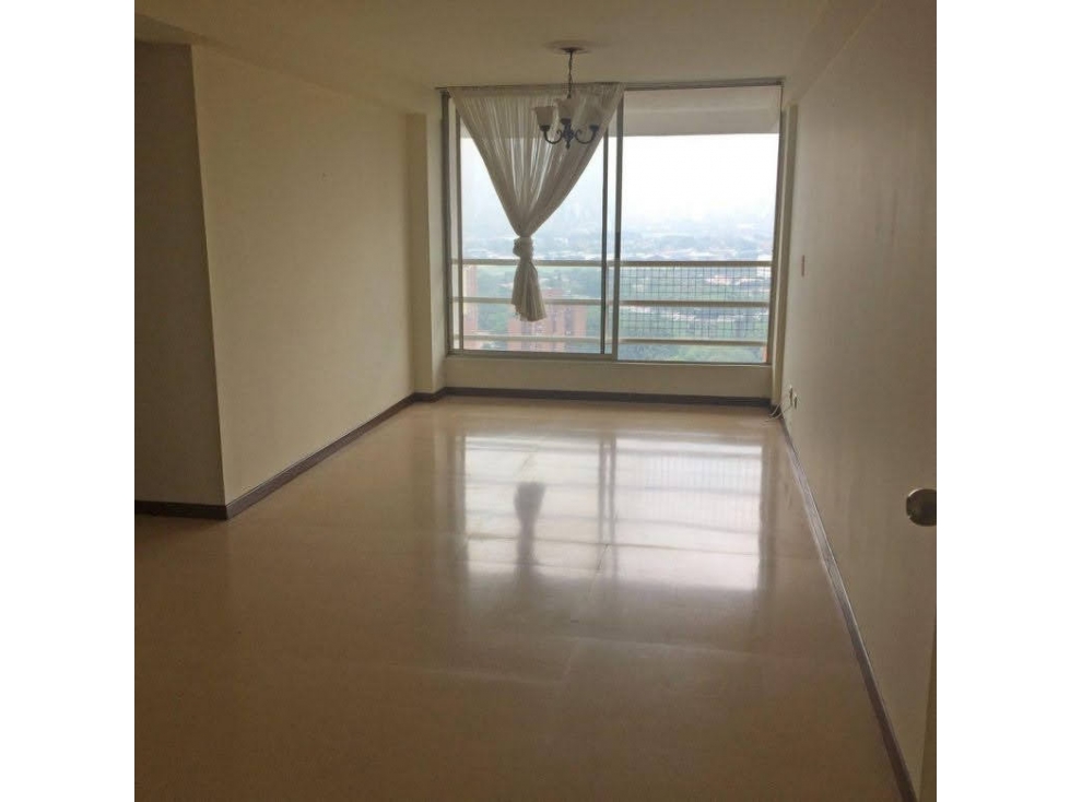 Apartamento en Venta Medellin Loma de los Bernal — foto 2