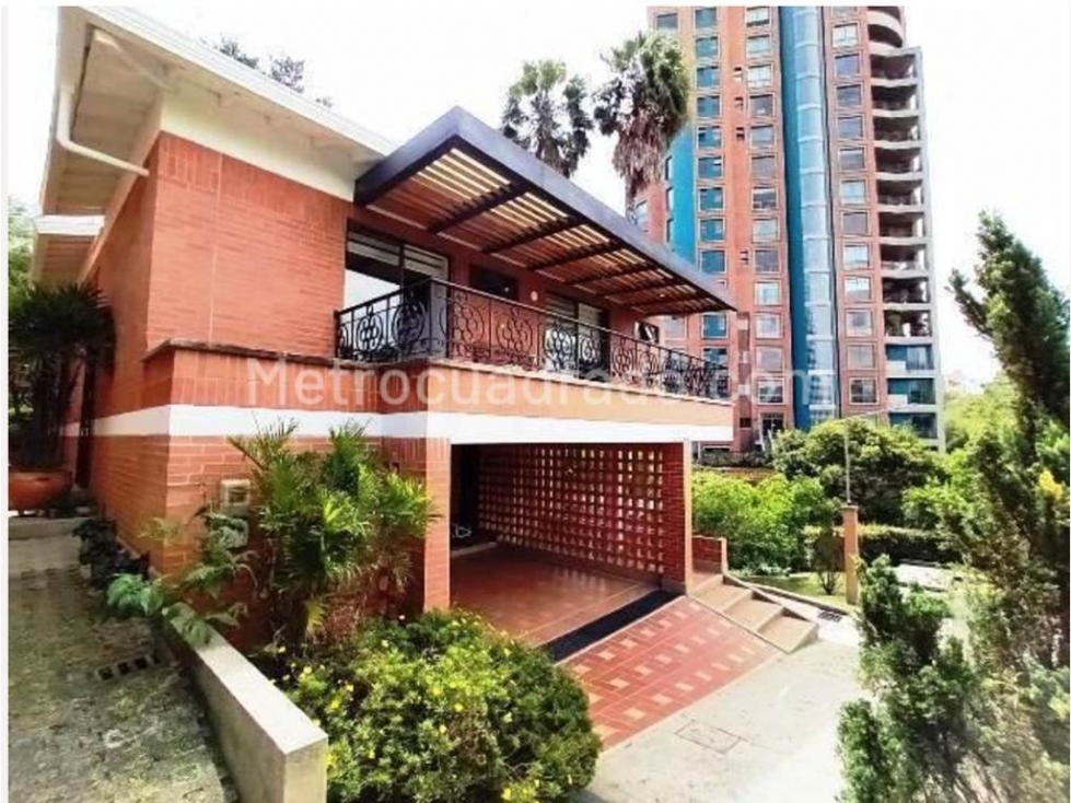 Casa en Venta en Altos del Poblado cerca del CES Medellin