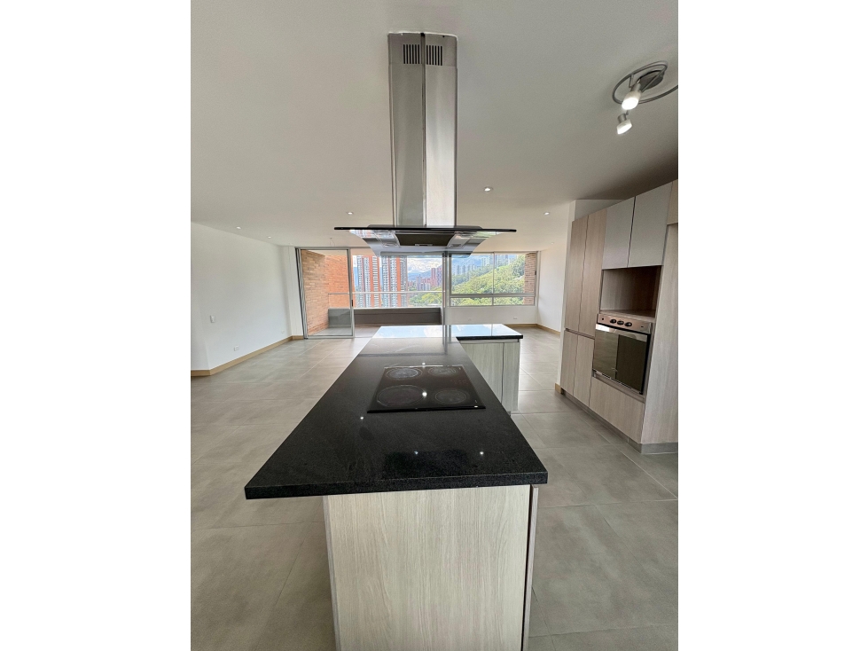 Venta de Hermoso Apartamento en el Poblado Castropol Medellín — foto 3