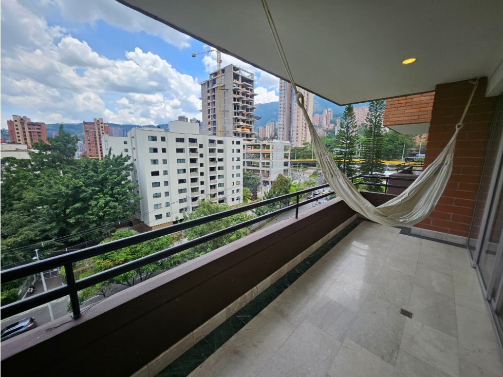 Apartamento para arriendo en El Poblado Loma de Los Parra