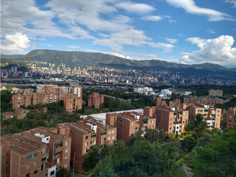 Apartamento en Venta Medellin Loma de los Bernal