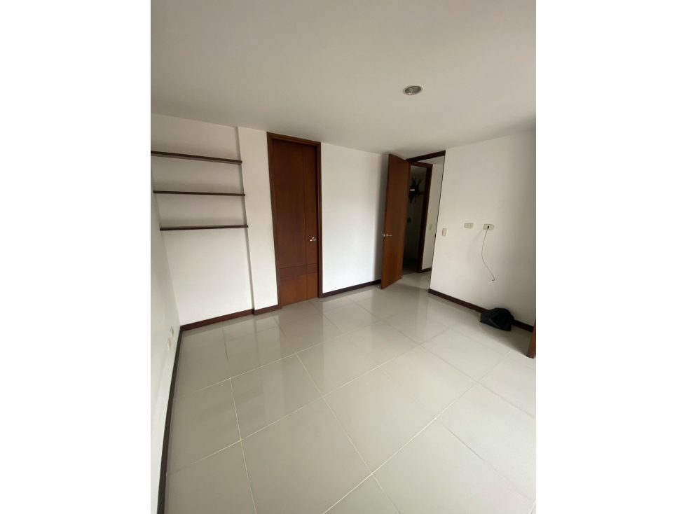 Apartamento en venta Medellin Loma de los Bernal - 5