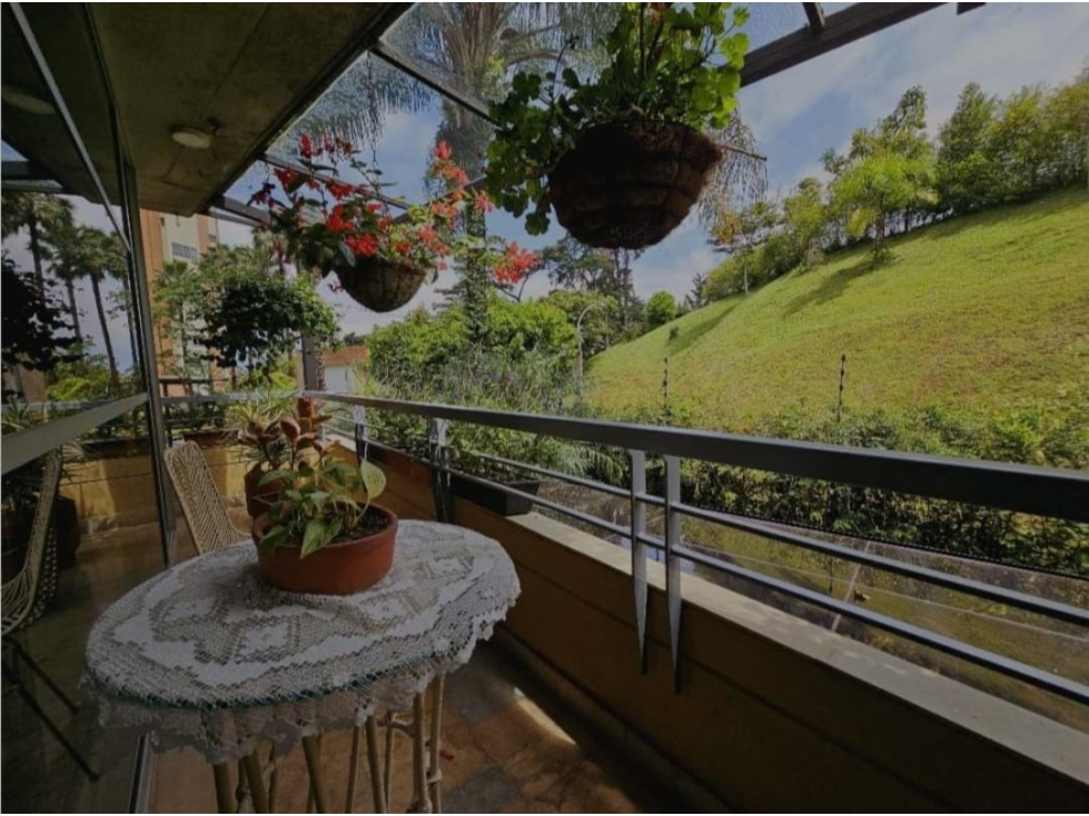 Casa en venta en Altos del Poblado cerca del Tesoro Medellin — foto 2