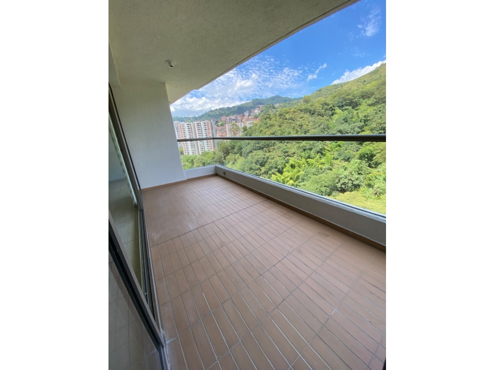 Apartamento para la venta en la loma de los bernal