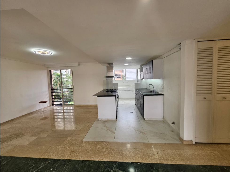 Apartamento para arriendo en El Poblado Loma de Los Parra — foto 4