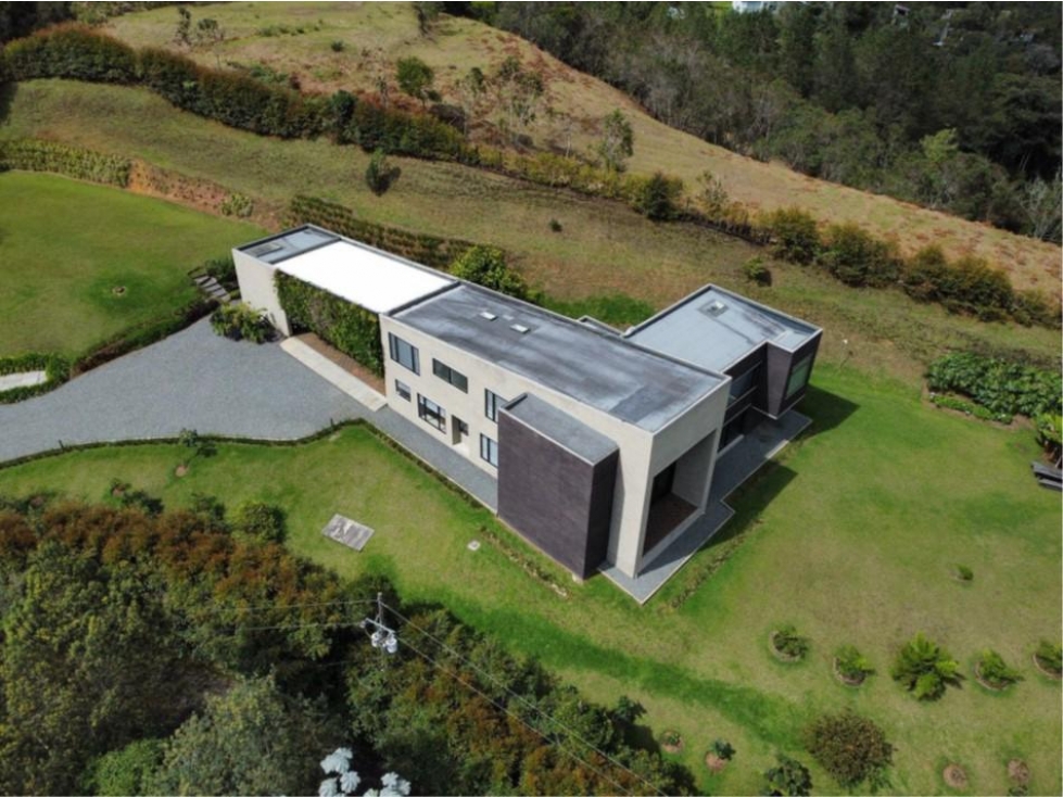 Casa para arriendo en Envigado Loma del Escobero — foto 3