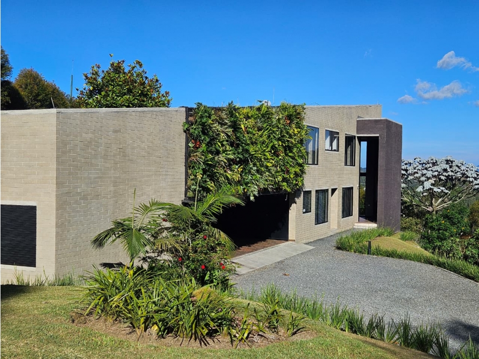 Casa para arriendo en Envigado Loma del Escobero