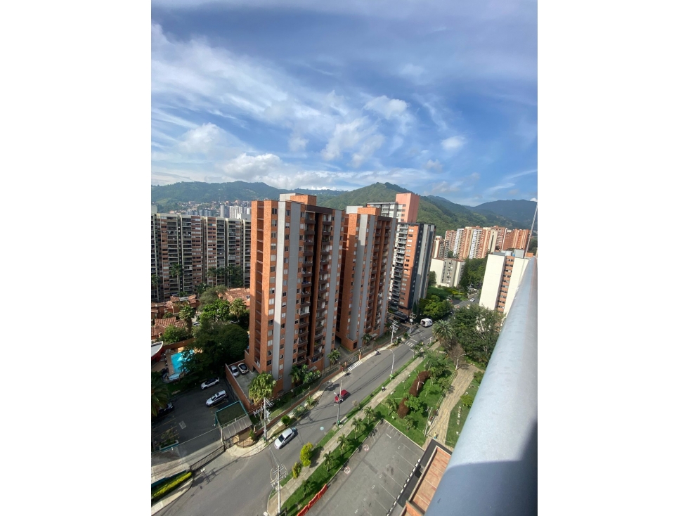 Apartamento en venta Medellin Loma de los Bernal - 4