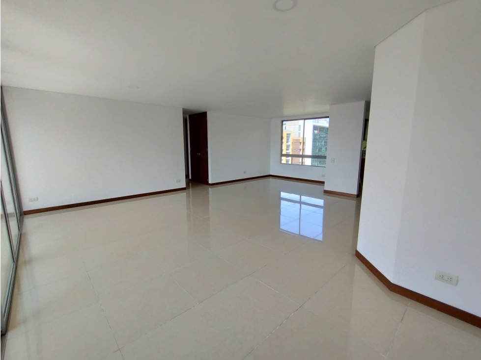 Apartamento en arriendo en Castropol Medellin — foto 2