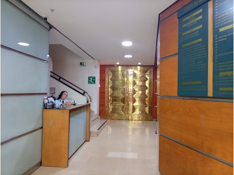 Oficina para venta en La Candelaria en todo el corazón de Medellín — foto 2