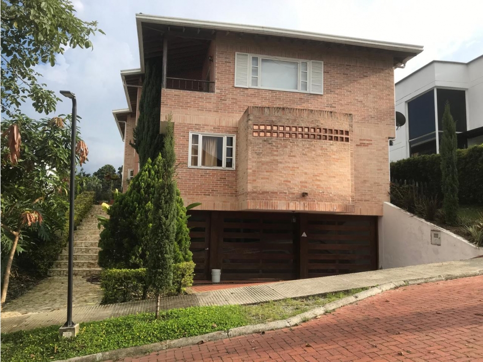 Casa para la venta en La Estrella Cerca del Parque Antioquia