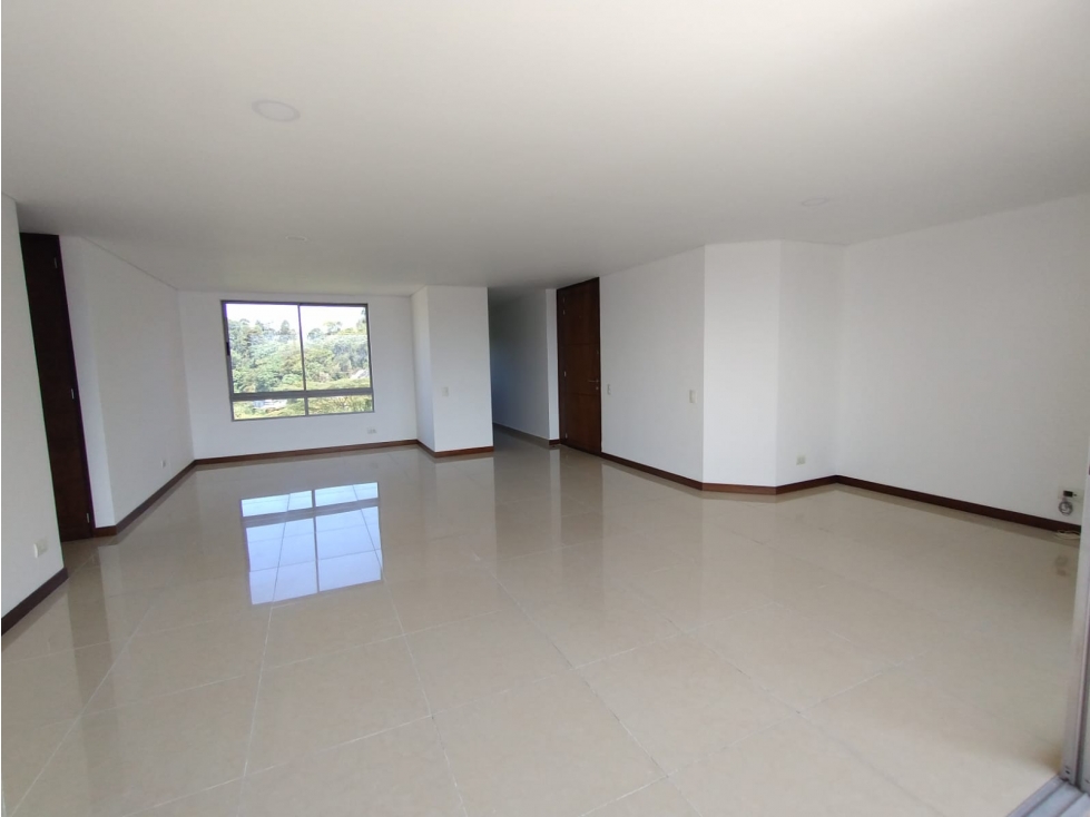 Apartamento en arriendo en Castropol Medellin — foto 4